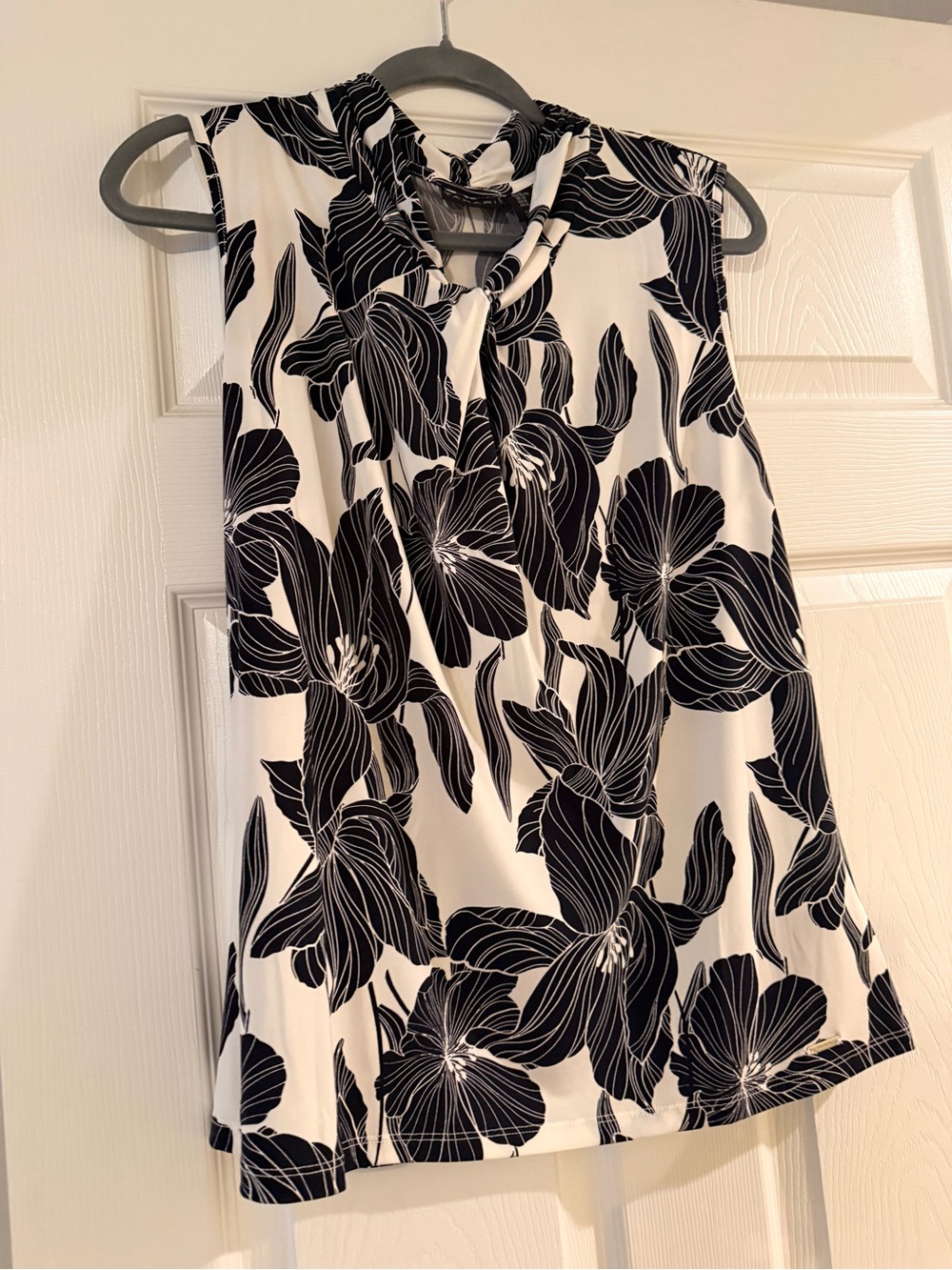 Tahari Black and White Floral Sleeveless Tie-Neck Camisole
